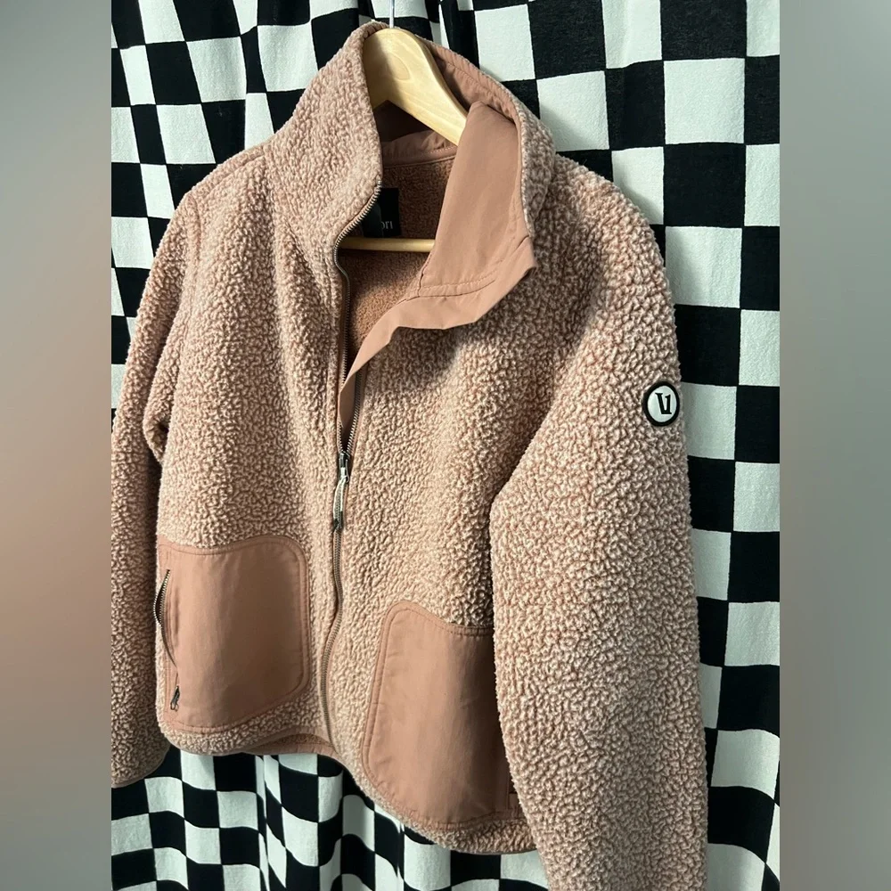 Vuori Women's Alpine Sherpa Jacket - Picture 10 of 16